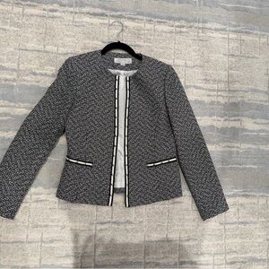 Tahari size 2 Tweed/Boucle jacket